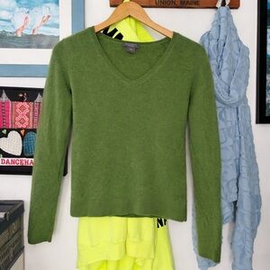 Ann Taylor green 100% cashmere sweater tagged size medium